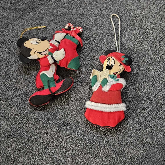 It's A Disney Christmas Featuing Mickey, Minne, Zoe, And Jesse - Picture 2 of 11